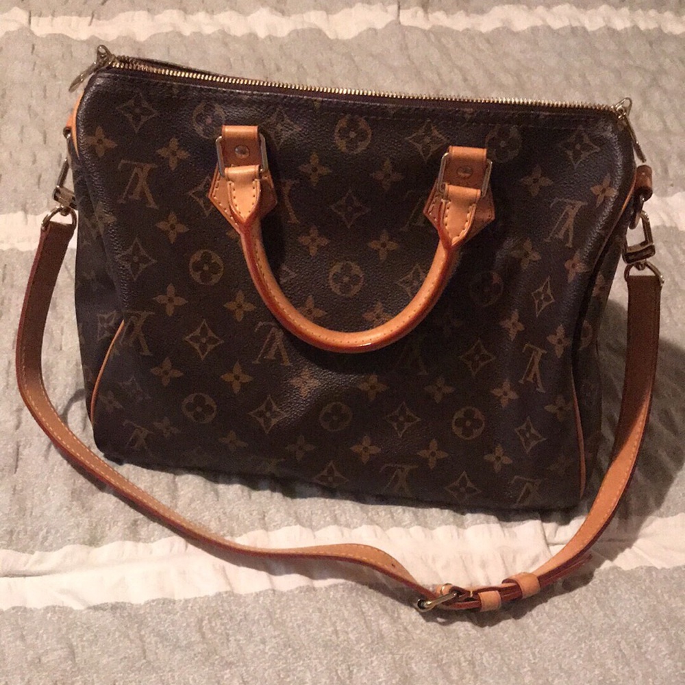LV Bandolier in monogram 30
